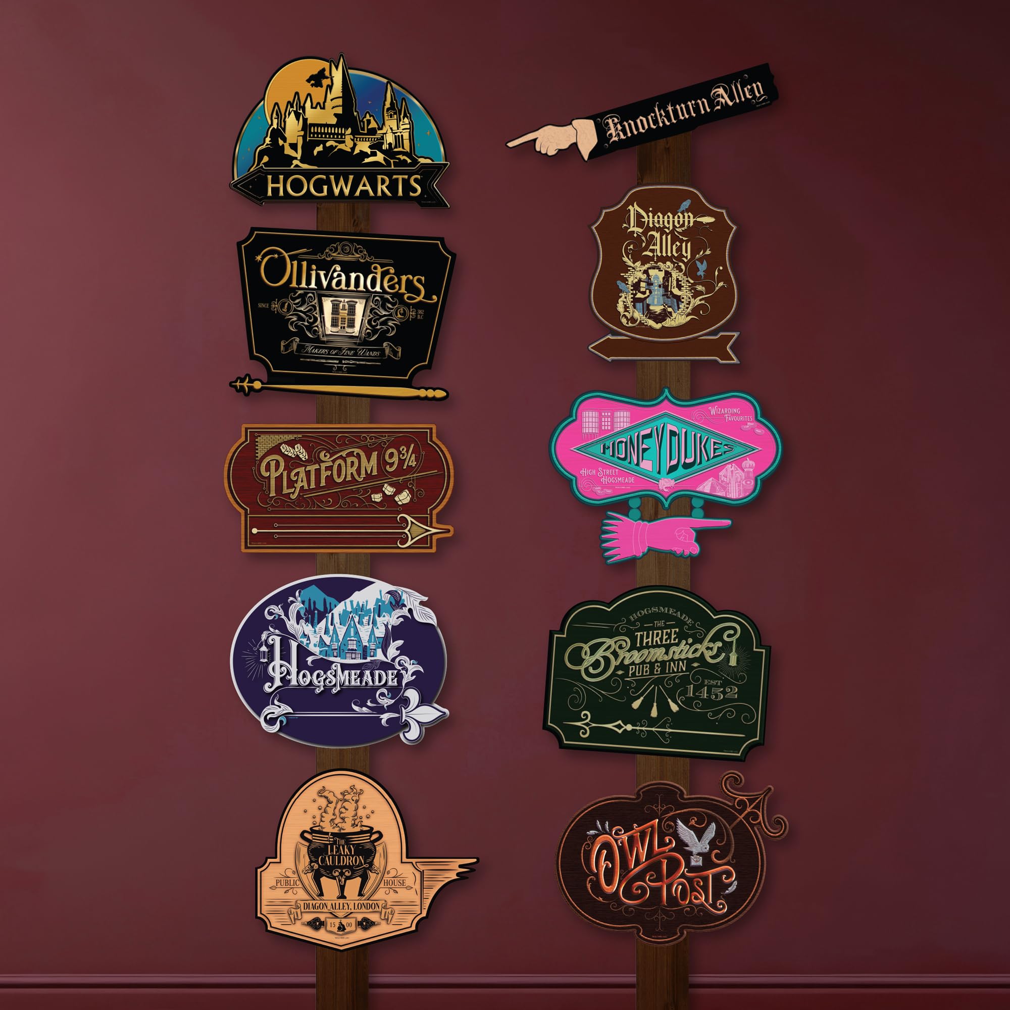 Conquest Journals Harry Potter Wizarding World Directional Sign Set, Officially Licensed, 12 Pieces, 10 6'' x 9'' Location Signs & 2 48'' Posts, Cardstock, Party Decorations or Home Decor - Image 5