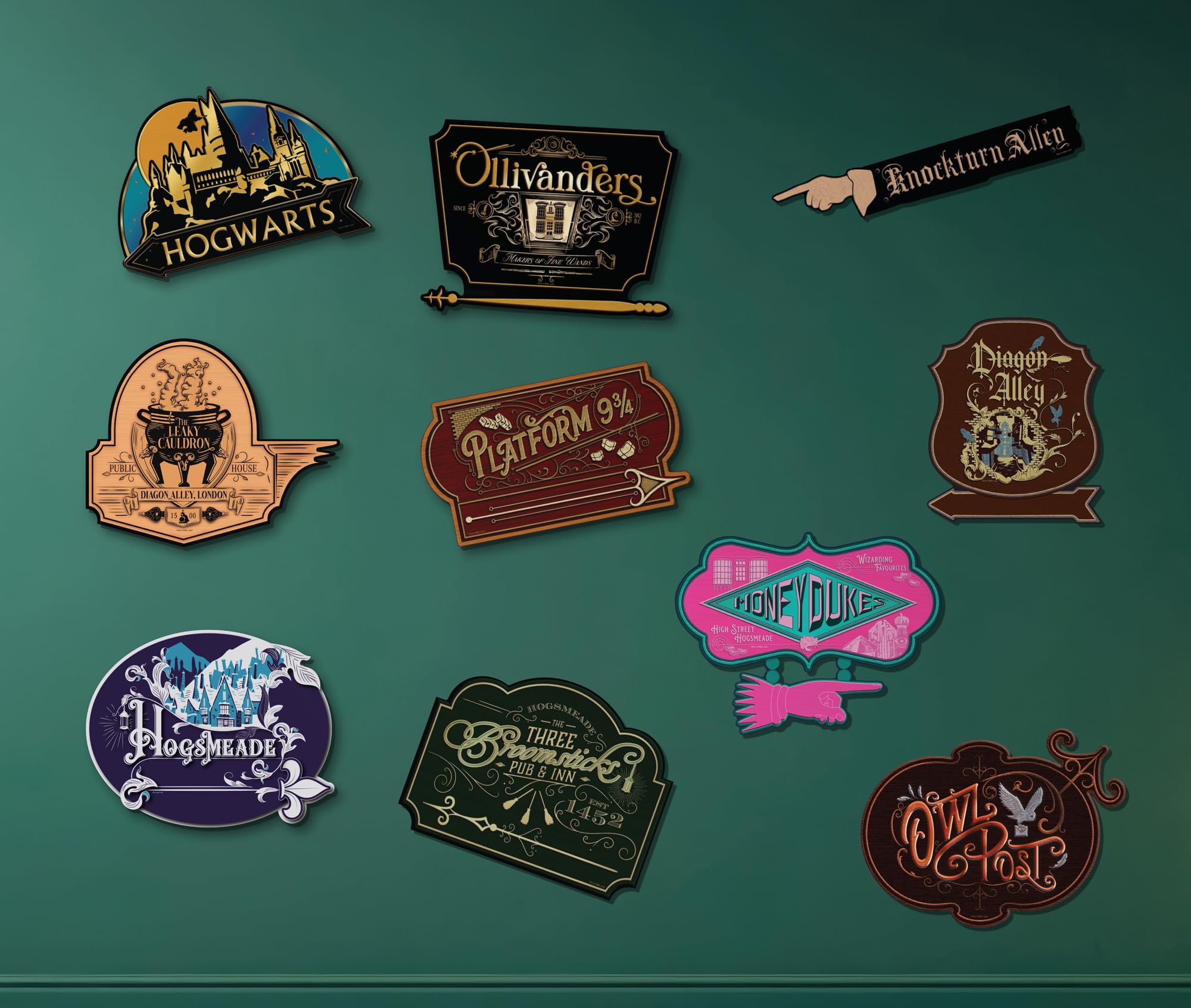 Conquest Journals Harry Potter Wizarding World Directional Sign Set, Officially Licensed, 12 Pieces, 10 6'' x 9'' Location Signs & 2 48'' Posts, Cardstock, Party Decorations or Home Decor - Image 7