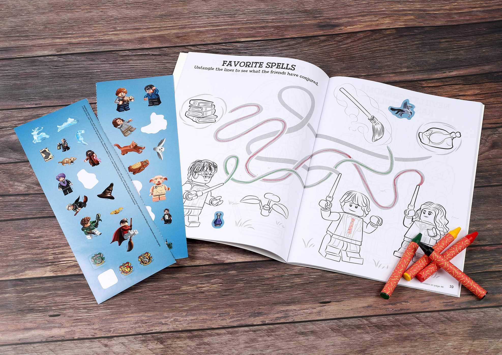 LEGO Harry Potter: Color the Wizarding World (Color & Activity with Crayons) - Image 3
