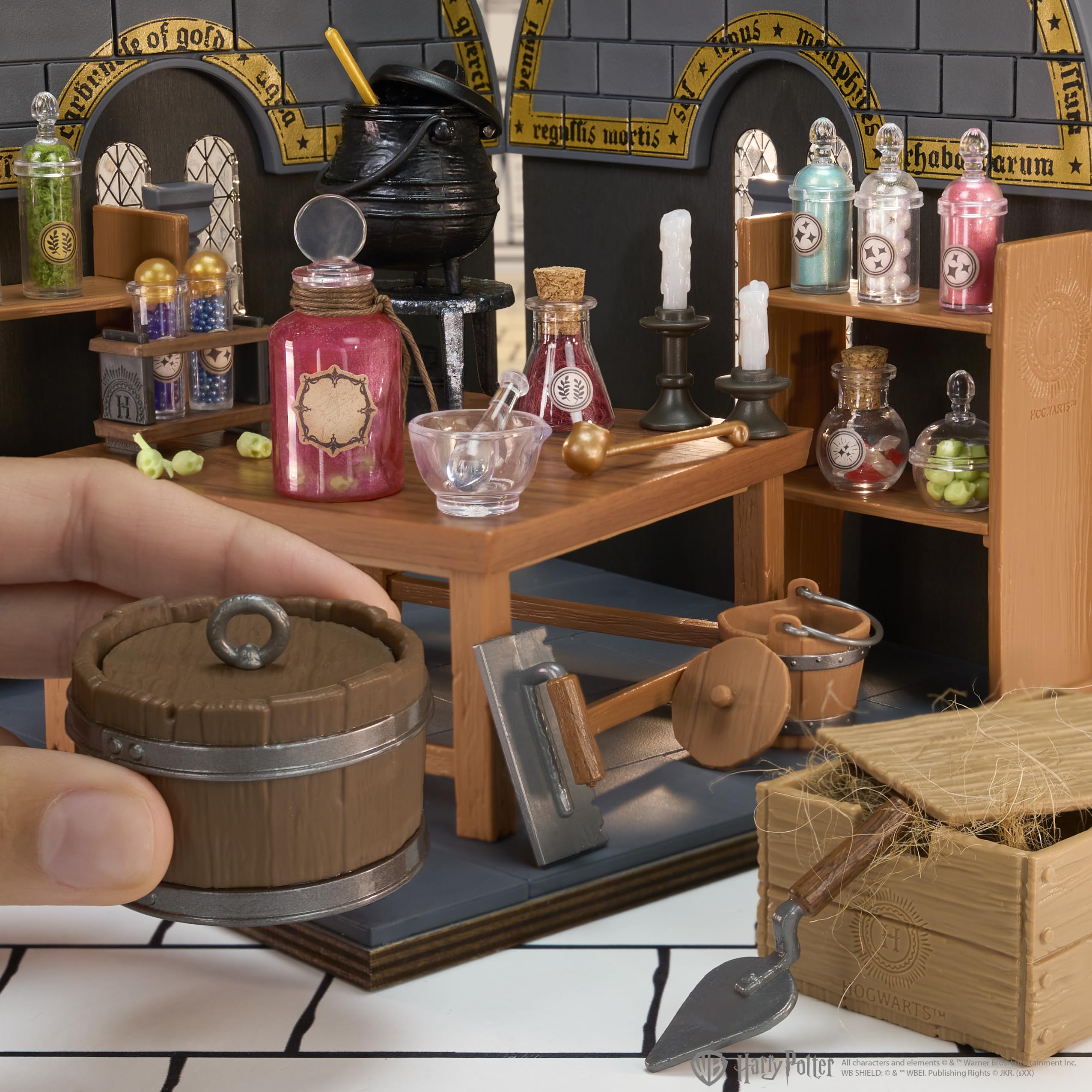 MGA's Miniverse Make It Mini Potions Class, Harry Potter Mini Collectibles, Building Set, 100+ Pieces, DIY, Resin Play, Replica Potions, Collectors, 8+ - Image 6